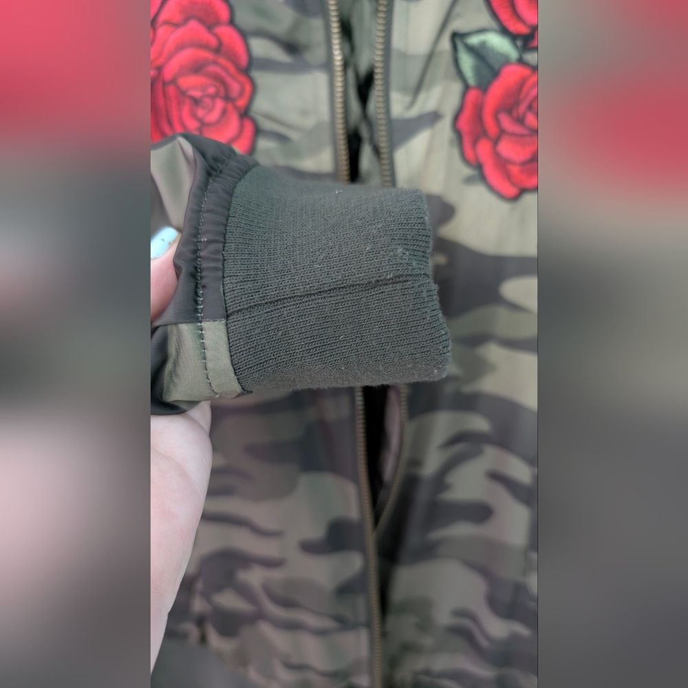 EUC Torrid  Camouflage Embroidered Bomber Style Jacket Size 1X - Picture 5 of 8